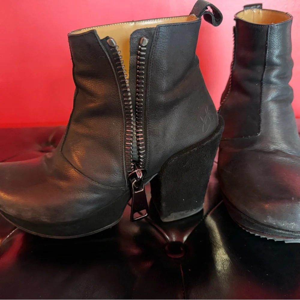 John Fluevog Black Leather Platform Ankle Boots - Picture 3 of 8